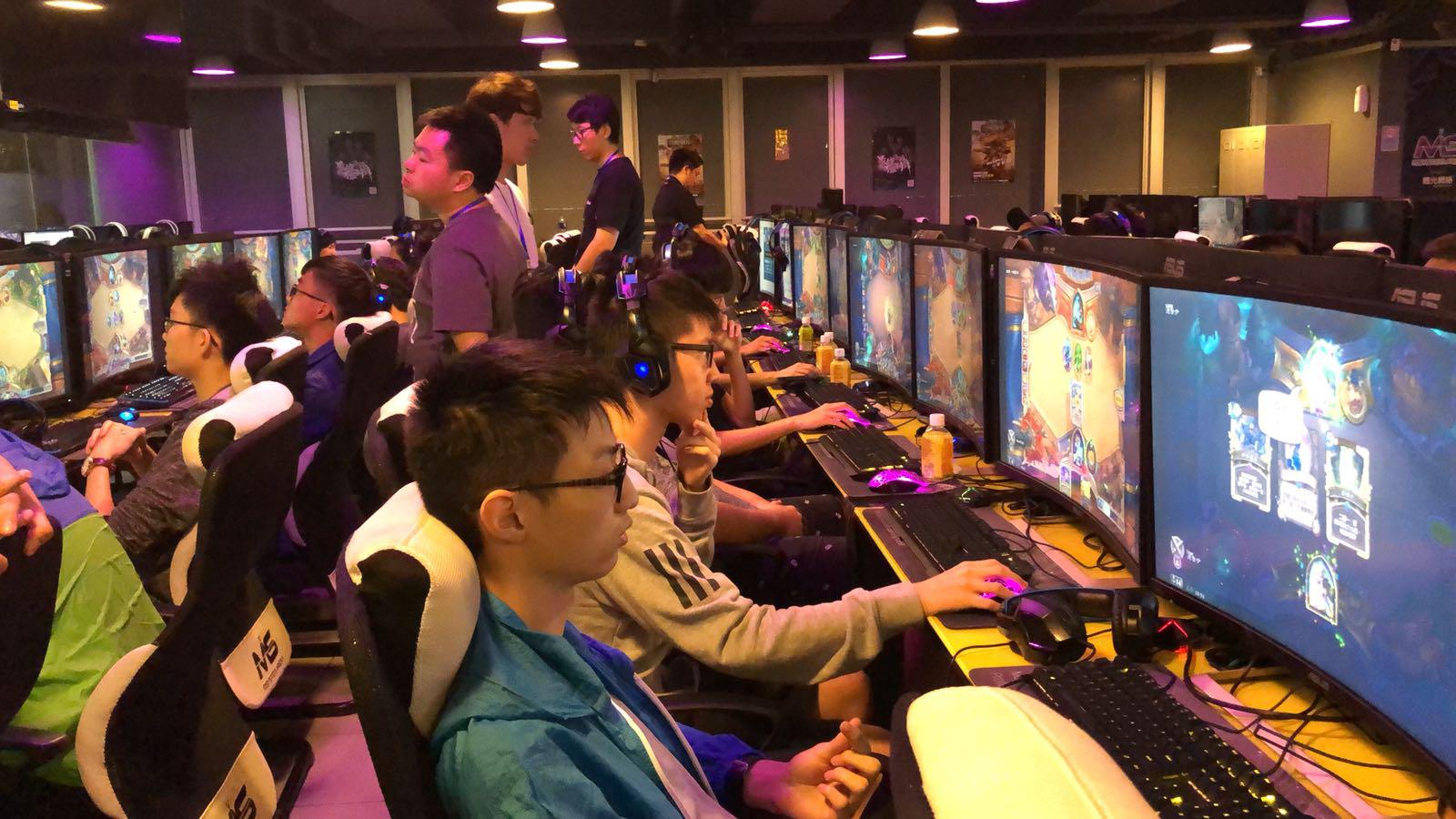 围内对壁球 围内对壁球